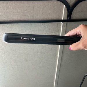 Remington 1" Anti-Static Flat Iron with Floating Ceramic Plates